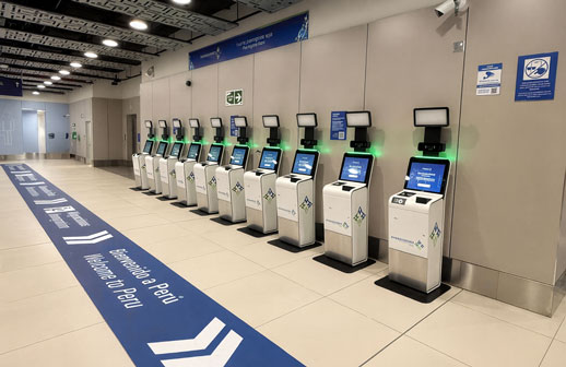 Perú lidera la innovación fronteriza en América Latina con nuevo sistema migratorio automatizado en Lima