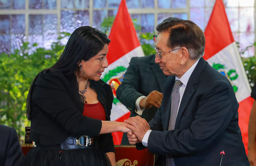 Denisse Miralles juró como nueva premier y encabeza un gabinete con perfil técnico