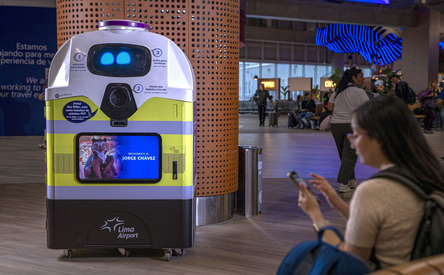 El Jorge Chávez instala robot con IA que convierte el reciclaje en parte de la experiencia de viaje