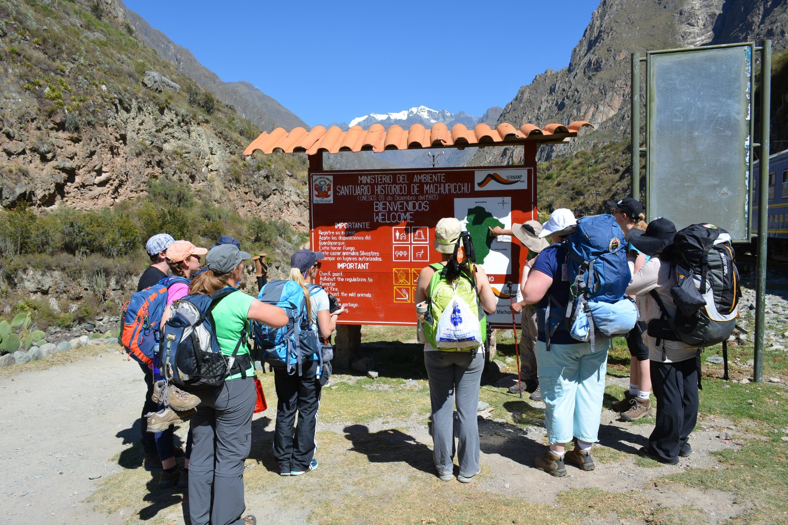 Foto: Inca Trail To Machu Picchu — CC BY-SA 4.0 (Wikimedia Commons), https://commons.wikimedia.org/wiki/File:Inca_Trail_Machu_Picchu.JPG