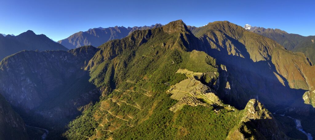 Vista panorámica de la llaqta de Machupicchu desde la zona alta, el sector del Circuito 1