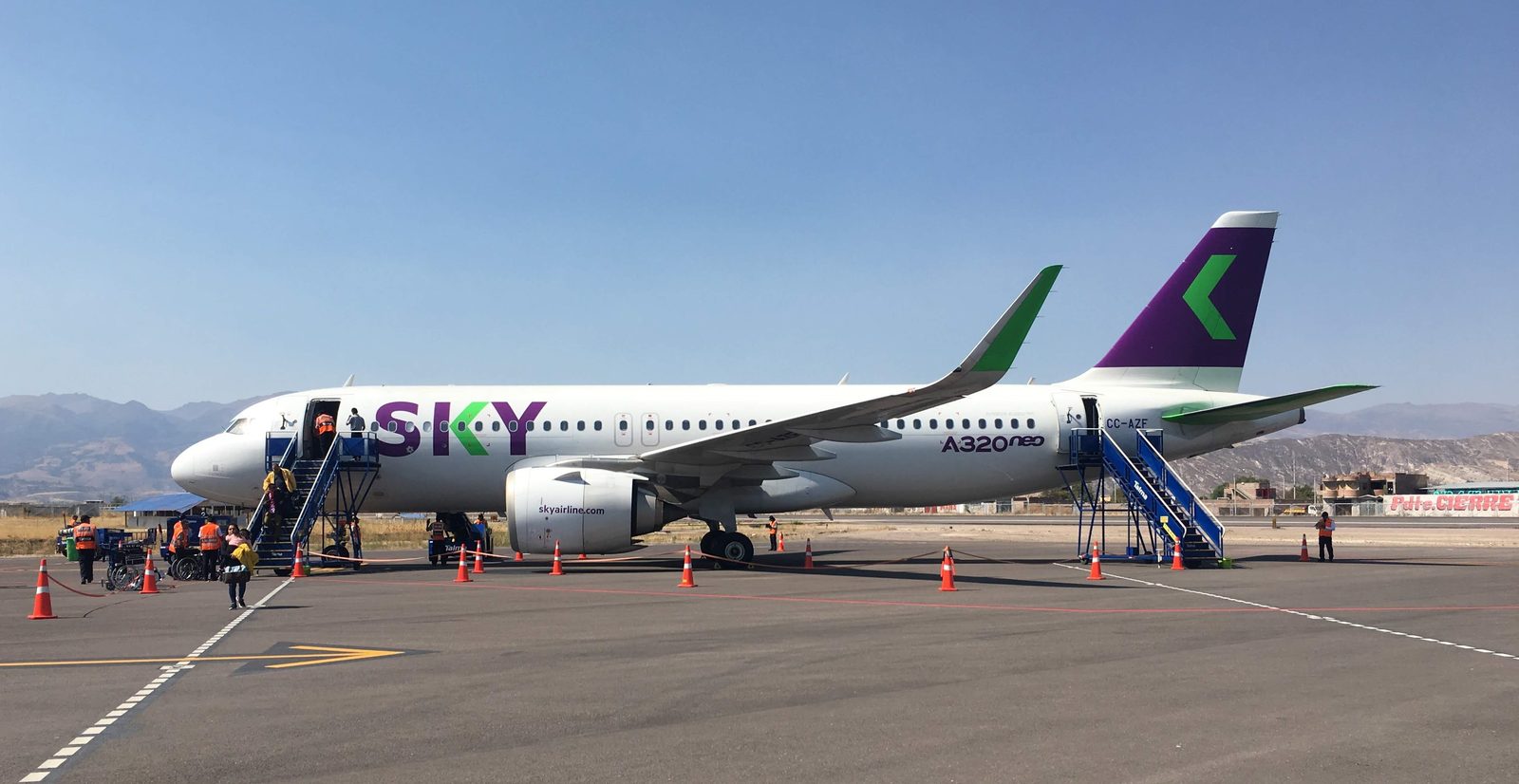Foto: Astra 91 — CC BY-SA 4.0 (Wikimedia Commons), https://commons.wikimedia.org/wiki/File:Sky_Airline%2C_Airbus_A320%2C_Ayacucho%2C_07-08-2019.jpg