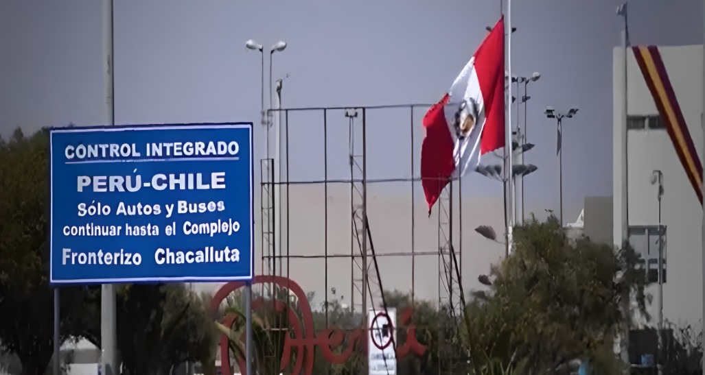 Foto: Presidencia de la República del Perú — CC BY 3.0 (Wikimedia Commons), https://commons.wikimedia.org/wiki/File:Paso_fronterizo_Per%C3%BA-Chile.jpg