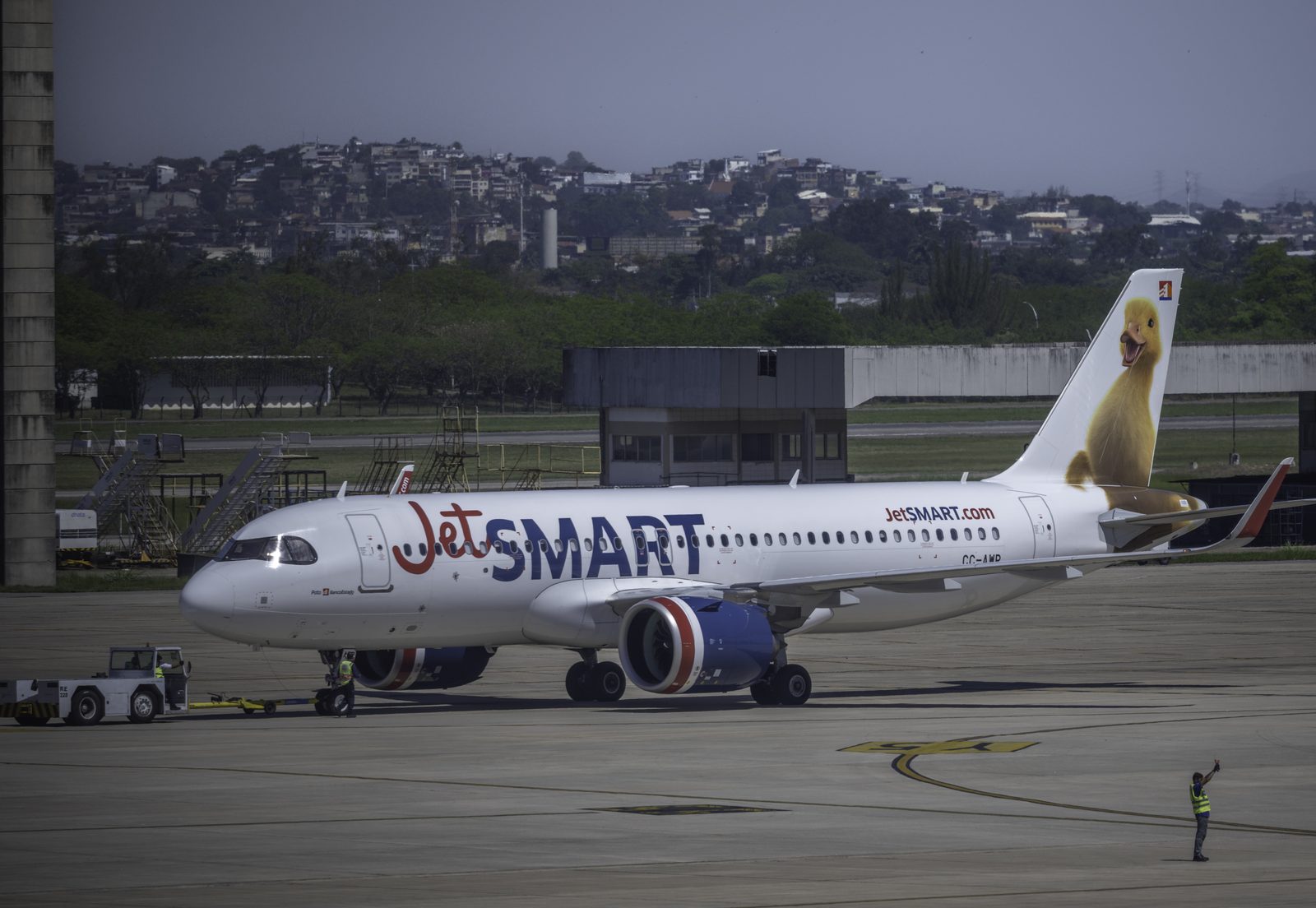 Foto: Wilfredor — CC0 (Wikimedia Commons), https://commons.wikimedia.org/wiki/File:CC-AWR_JetSMART_Airbus_A320neo_in_GIG.jpg