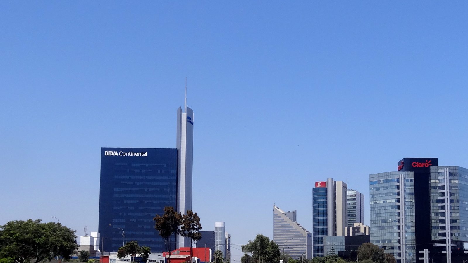Foto: Sen67howard — CC BY-SA 3.0 (Wikimedia Commons), https://commons.wikimedia.org/wiki/File:Lima%2C_Peru_San_Isidro_Skyline.jpg