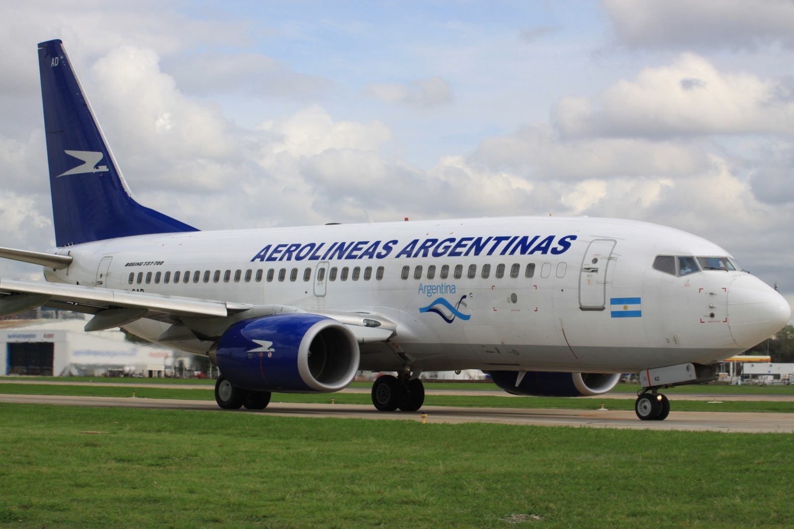 Foto: Aeroprints.com — CC BY-SA 3.0 (Wikimedia Commons), https://commons.wikimedia.org/wiki/File:LV-CAD_Boeing_737_Aerolineas_Argentinas_%288164119224%29.jpg